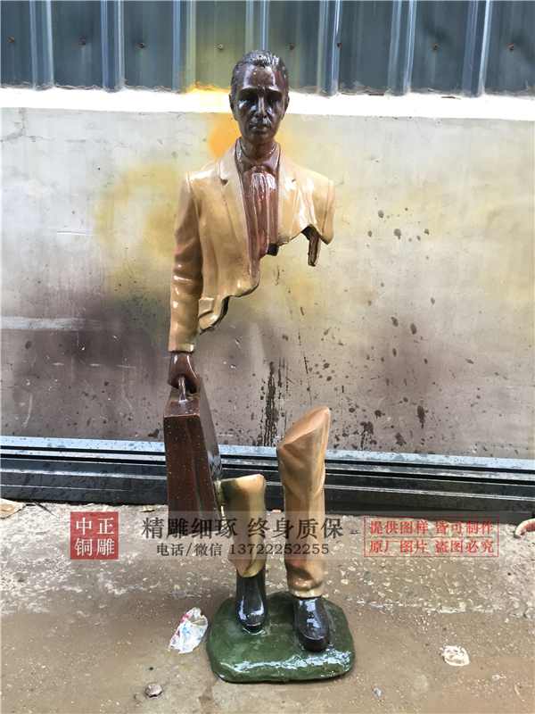 鑄銅西裝男人雕塑.jpg 鑄銅西裝男人雕塑.jpg