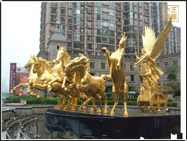 廣場銅馬雕塑