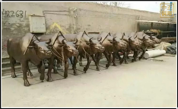 耕牛銅雕塑.jpg 耕牛銅雕塑.jpg