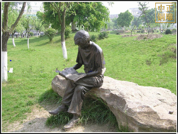 少年讀書校園人物雕塑
