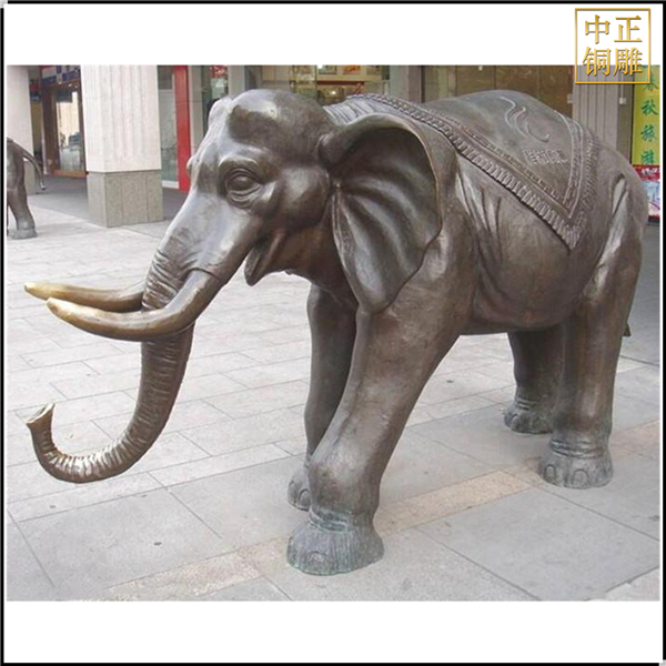 噴水銅大象