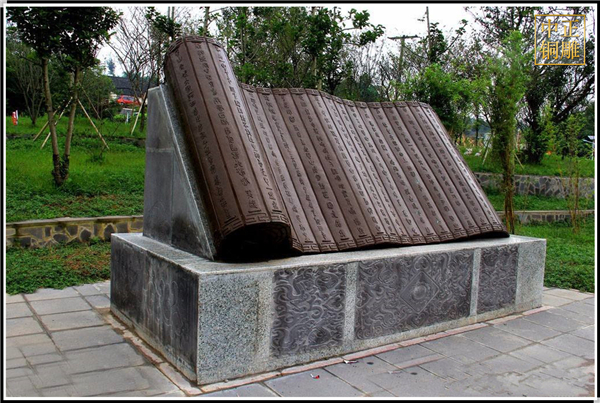 大型校園雕塑.jpg 大型校園雕塑.jpg