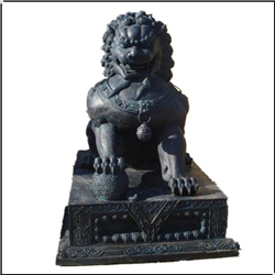 公園擺放獅子雕塑