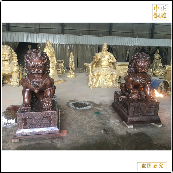 一對銅純?nèi)皤F銅獅子