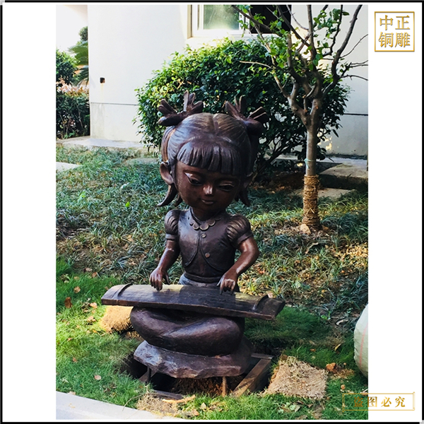 小女孩彈鋼琴銅雕