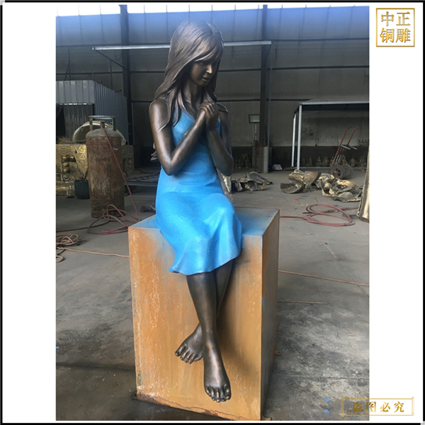 沉思天使人物雕塑