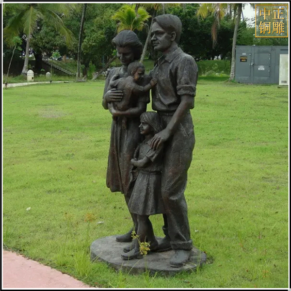 現代一家四口園林人物雕塑.jpg 現代一家四口園林人物雕塑.jpg