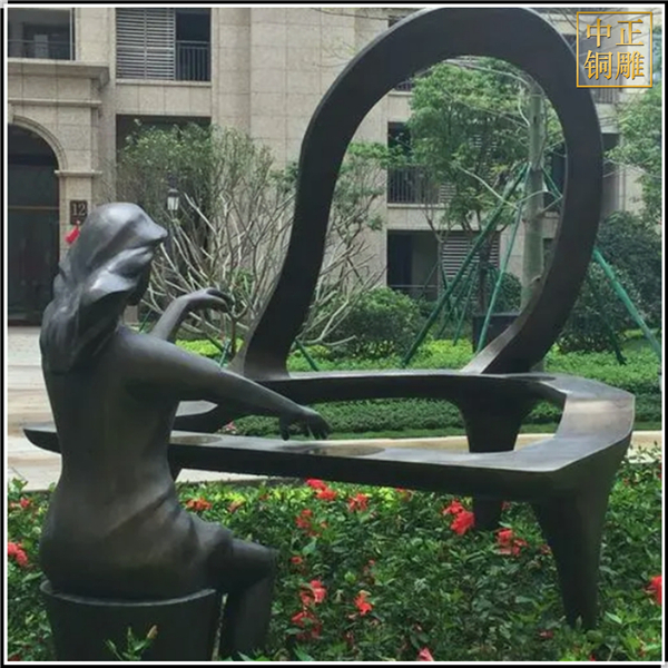 小區彈琴人物銅雕塑.jpg 小區彈琴人物銅雕塑.jpg