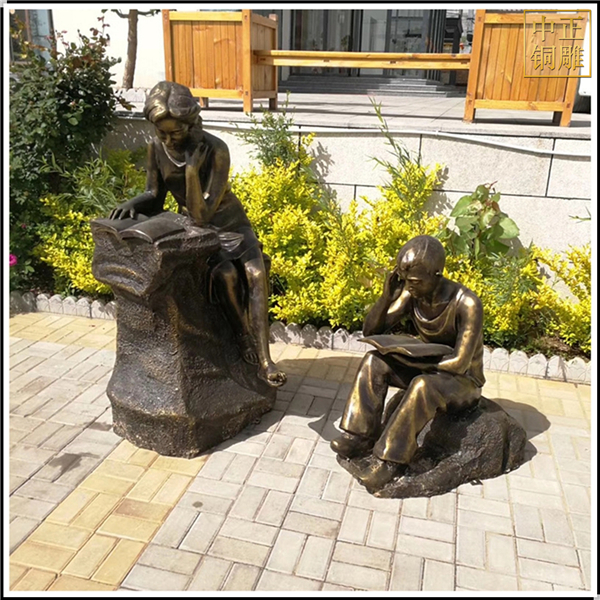 校園學生男孩女孩看書銅雕塑擺件.jpg